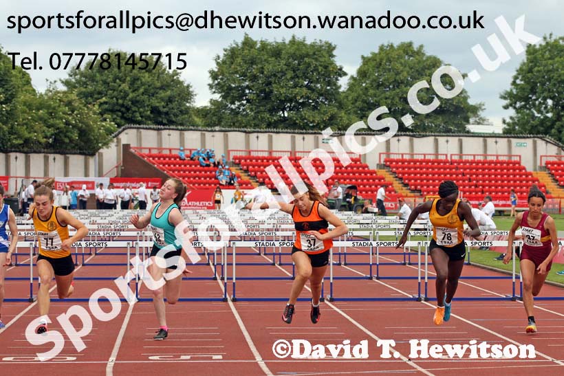 Junior girls 75 metres hurdles, 2015 English Schools Track and Field Champs., Gateshead Stadium. Photo: David T. Hewitson/Sports for All Pics
